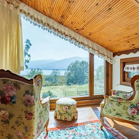 5 Bedroom Amazing Lake House 아파트 코자엘리